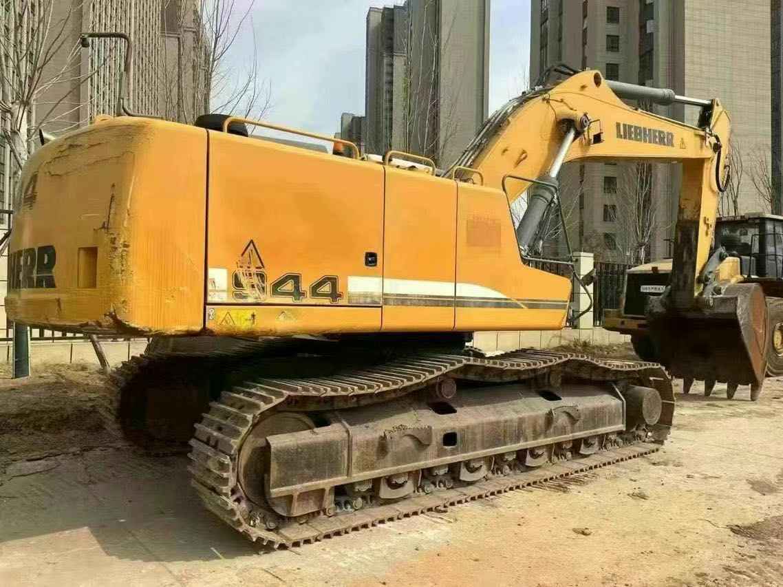 Liebherr R944 Excavator
